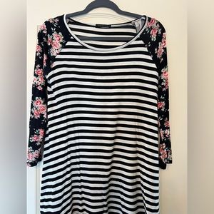 Ladies tunic. This tunic is great for late summer or early fall.